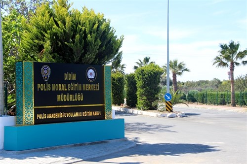 Tesis Giriş Tabelası 